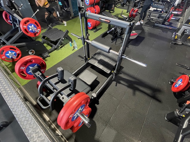GLUTE BUILDER LLEGA A ZENITH